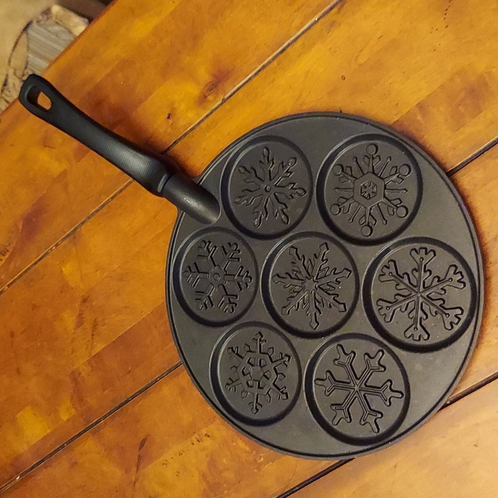 NORDIC WARE | SNOWFLAKE PANCAKE GRIDDLE